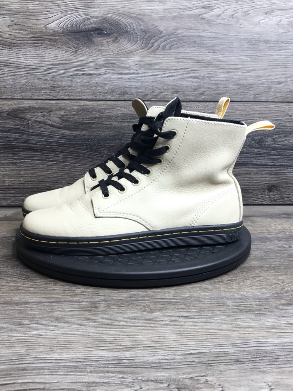 Women’s dr.martens Leyton size 8L